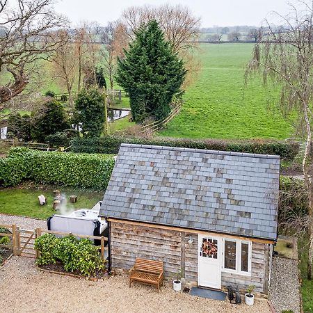 Oak Tree Hideaway Villa Whitchurch  Bagian luar foto