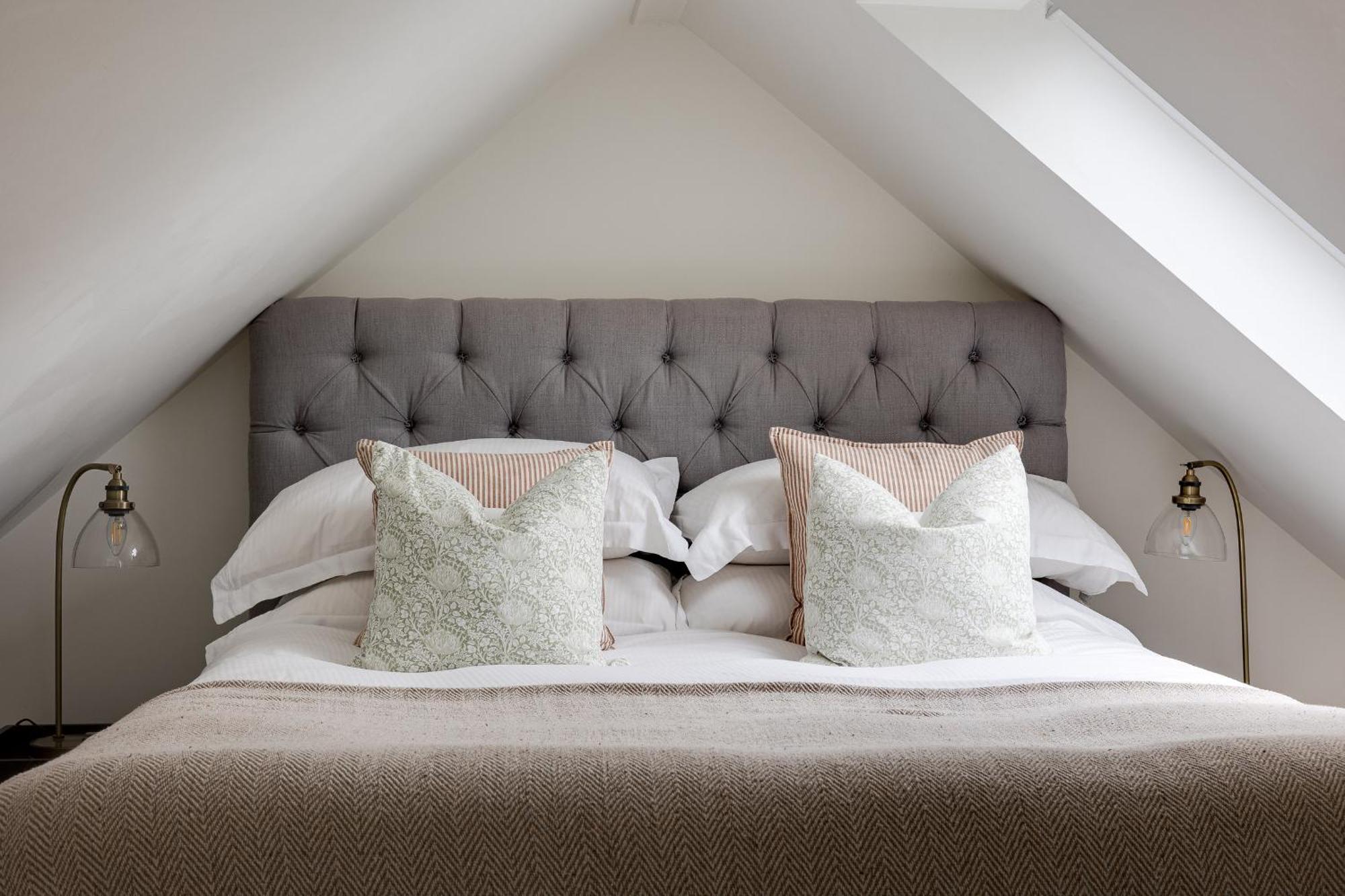 Oak Tree Hideaway Villa Whitchurch  Bagian luar foto