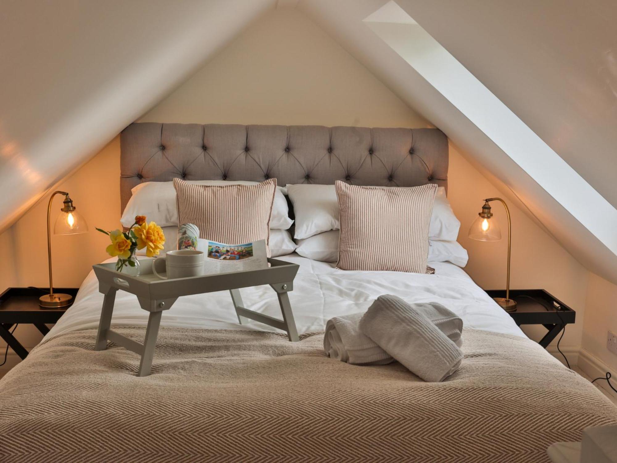 Oak Tree Hideaway Villa Whitchurch  Bagian luar foto