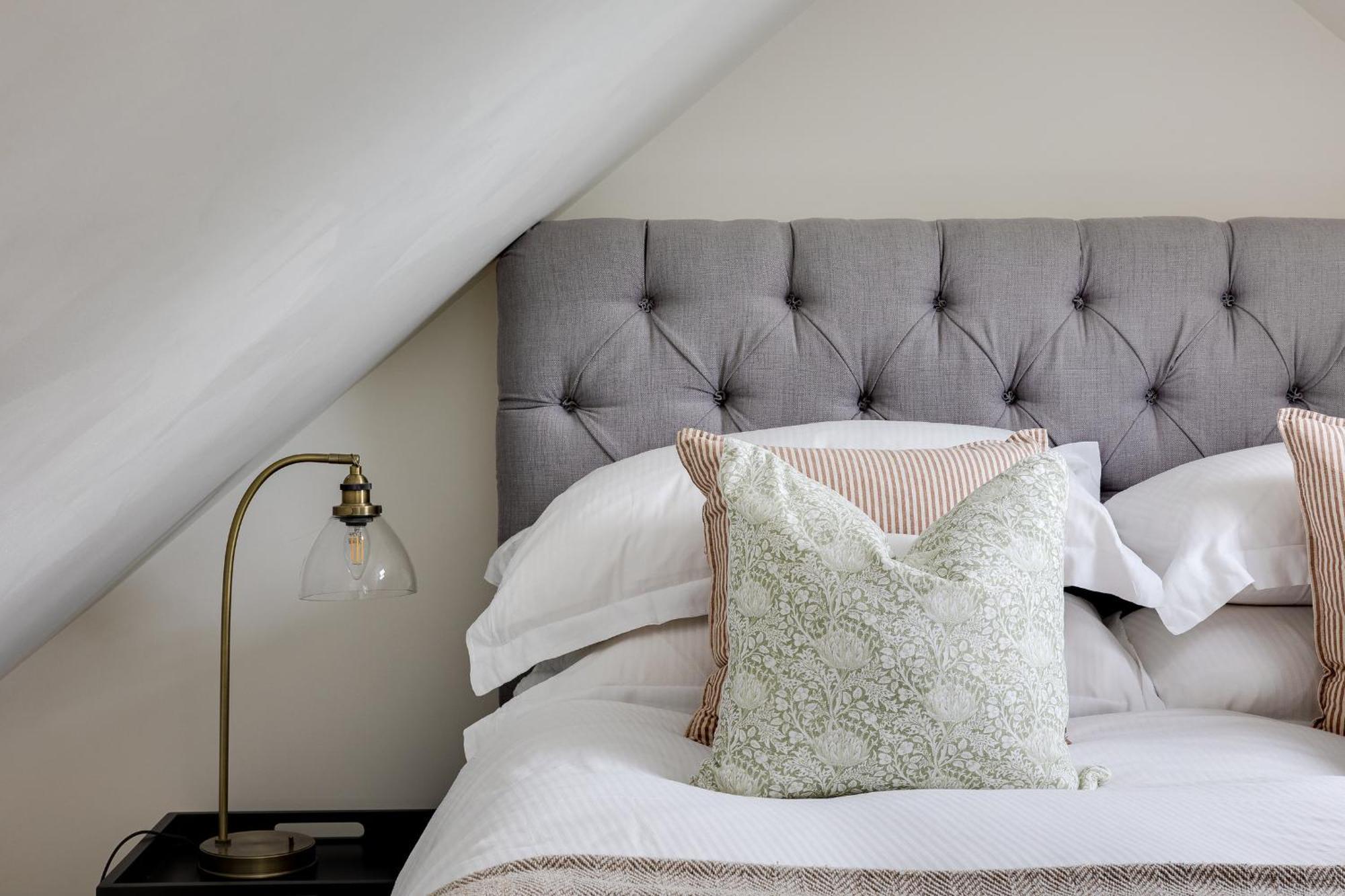 Oak Tree Hideaway Villa Whitchurch  Bagian luar foto