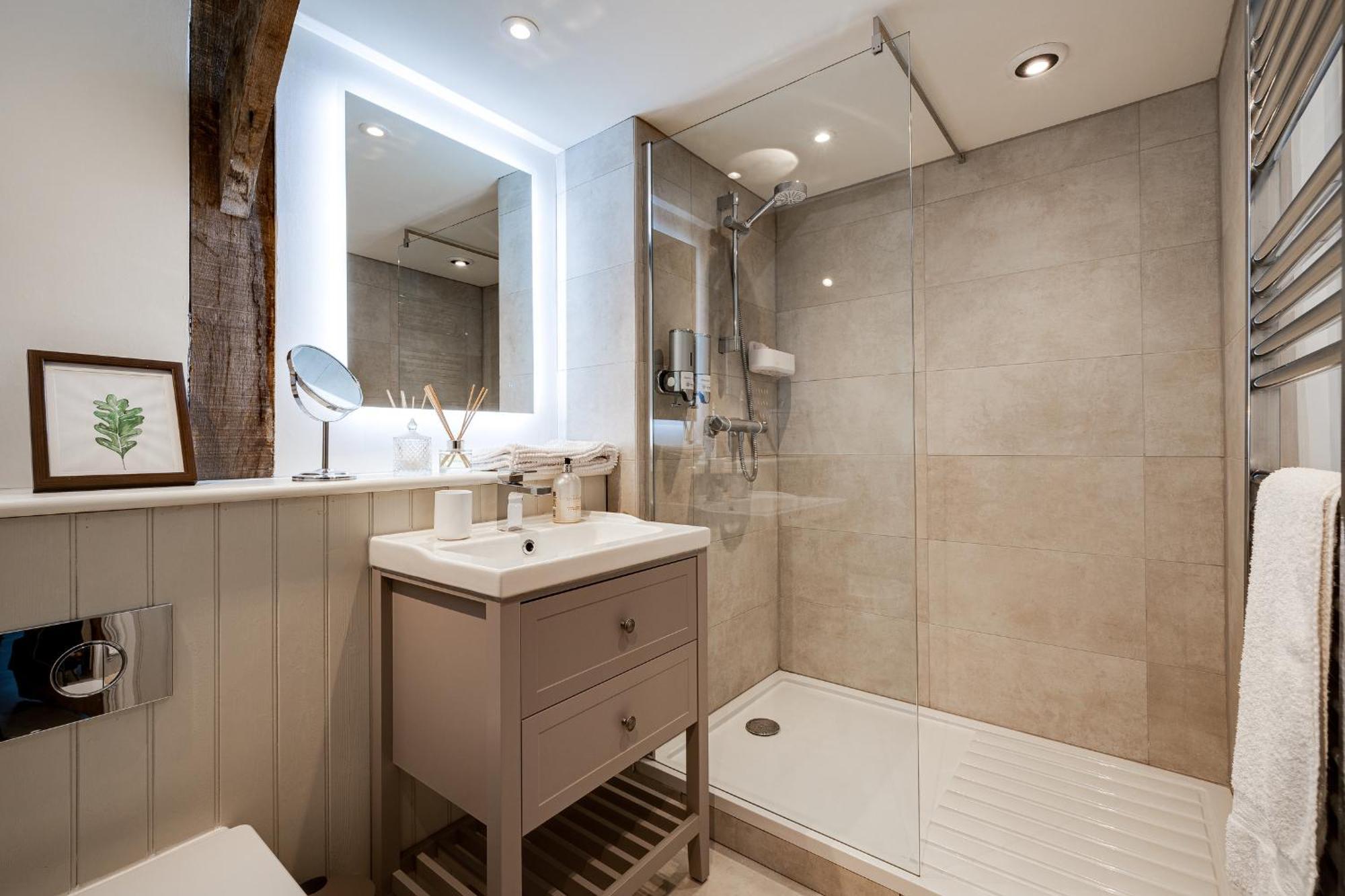 Oak Tree Hideaway Villa Whitchurch  Bagian luar foto