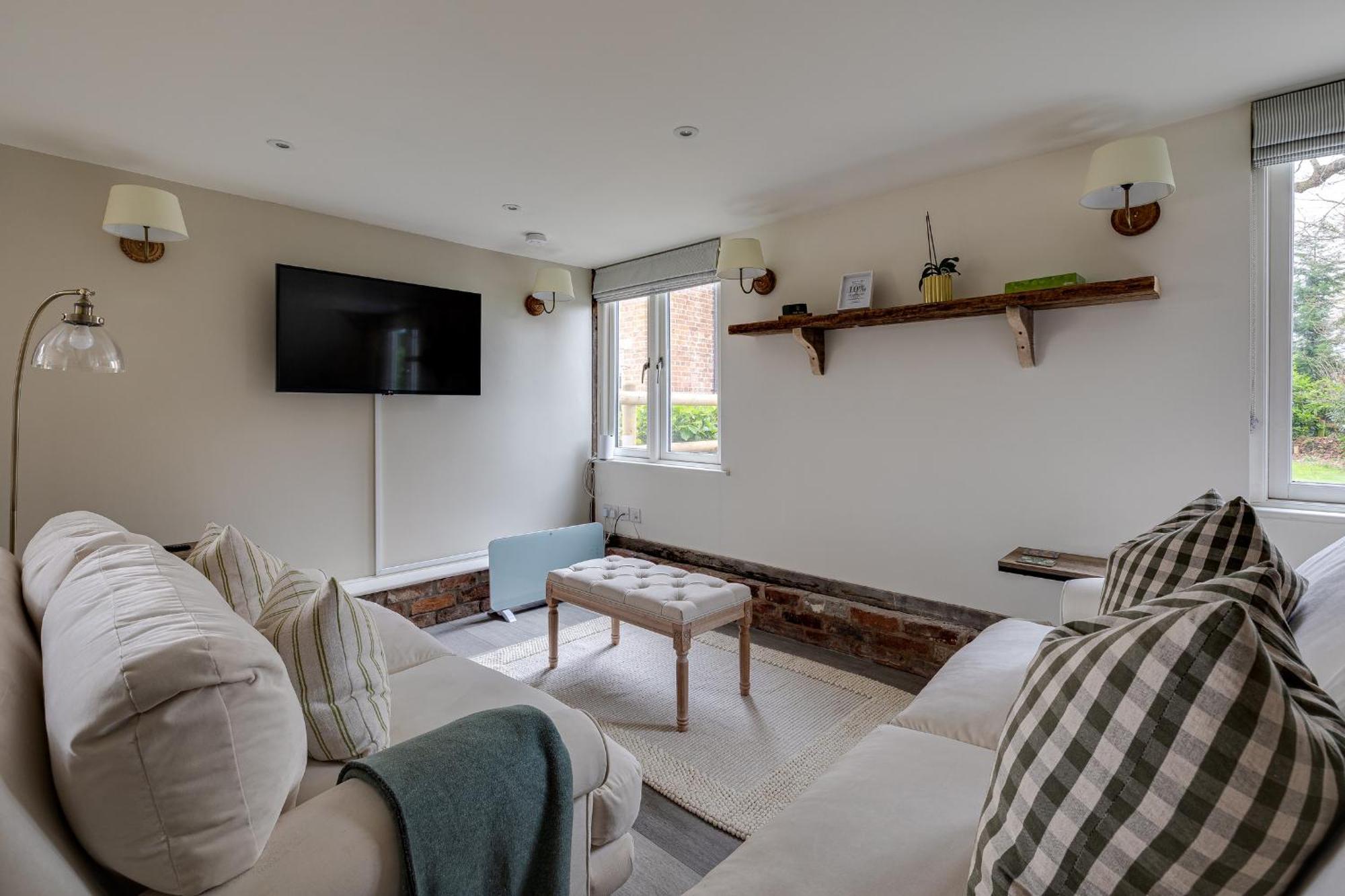 Oak Tree Hideaway Villa Whitchurch  Bagian luar foto