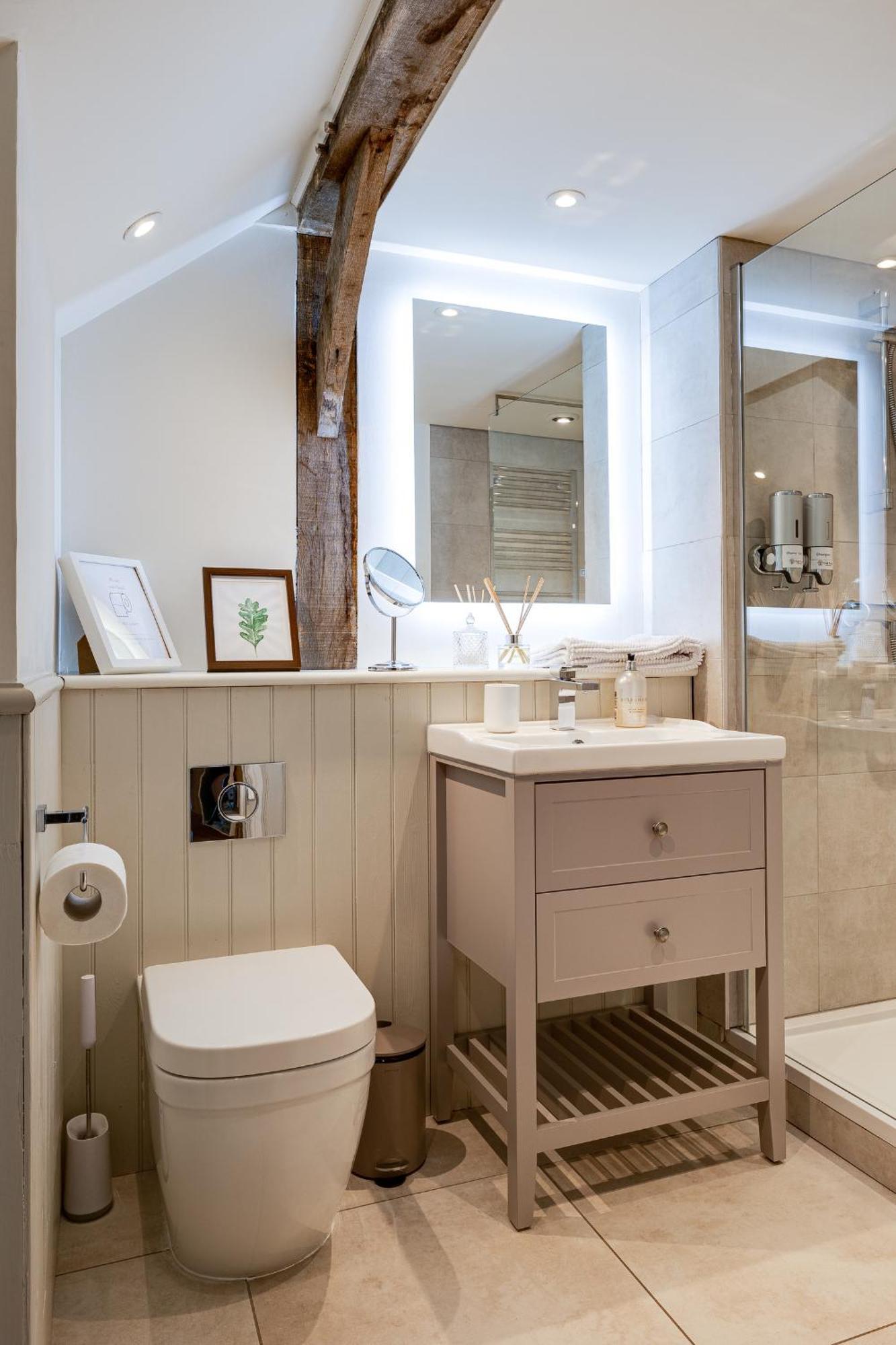 Oak Tree Hideaway Villa Whitchurch  Bagian luar foto