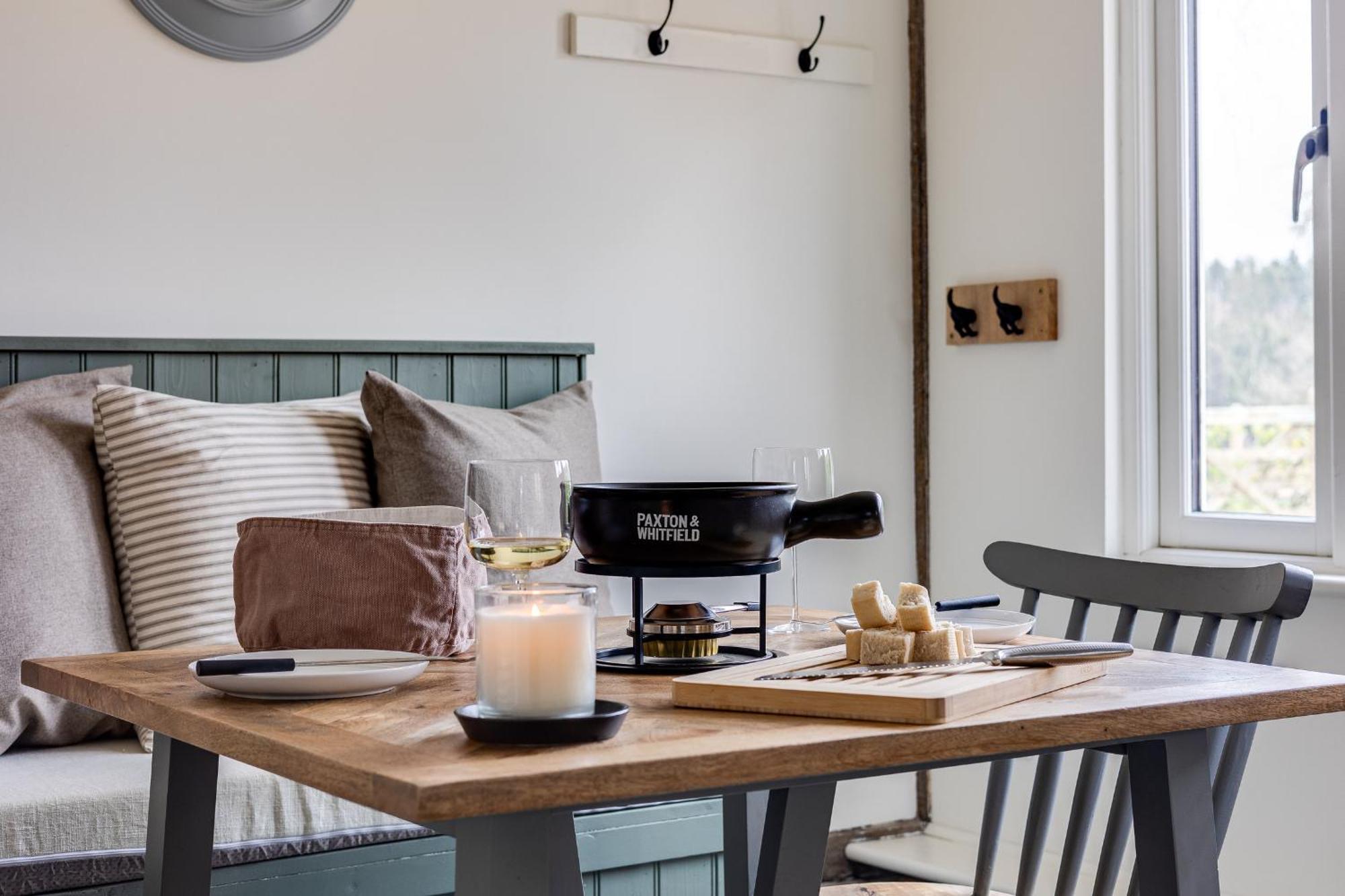 Oak Tree Hideaway Villa Whitchurch  Bagian luar foto
