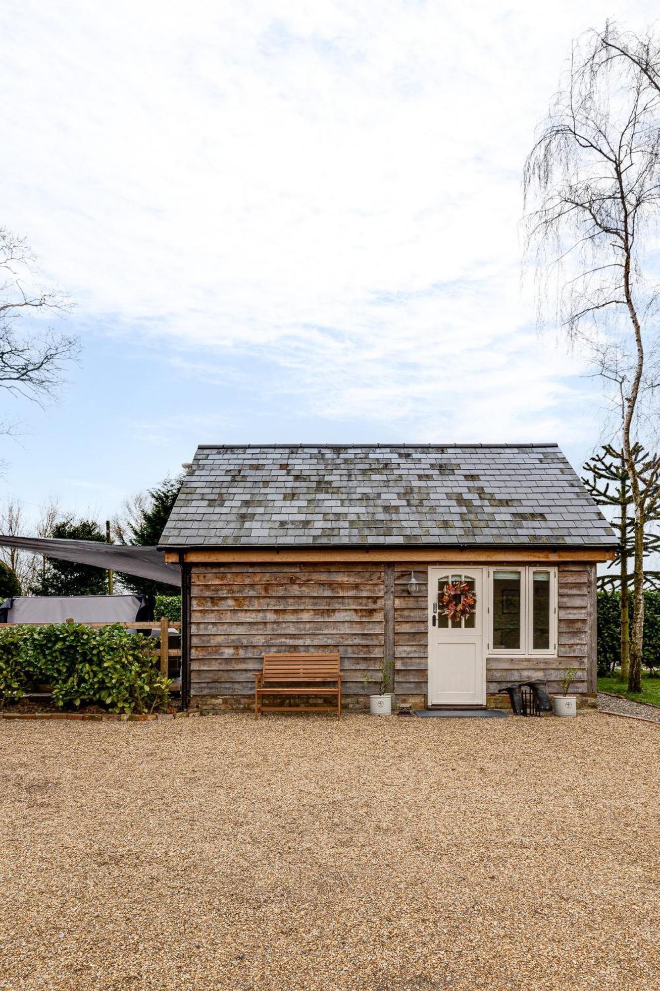 Oak Tree Hideaway Villa Whitchurch  Bagian luar foto