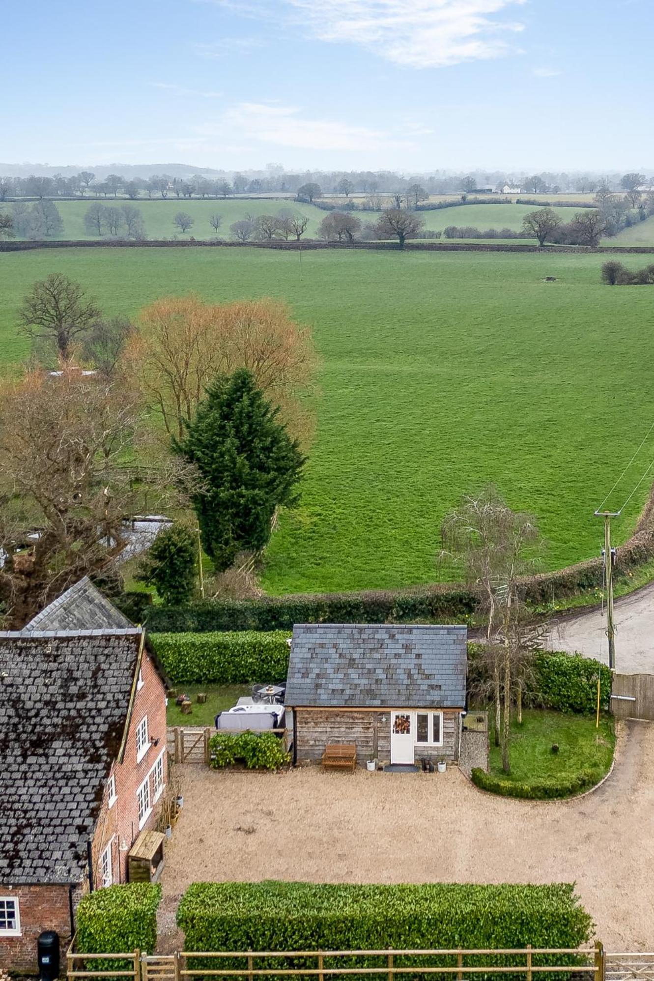 Oak Tree Hideaway Villa Whitchurch  Bagian luar foto