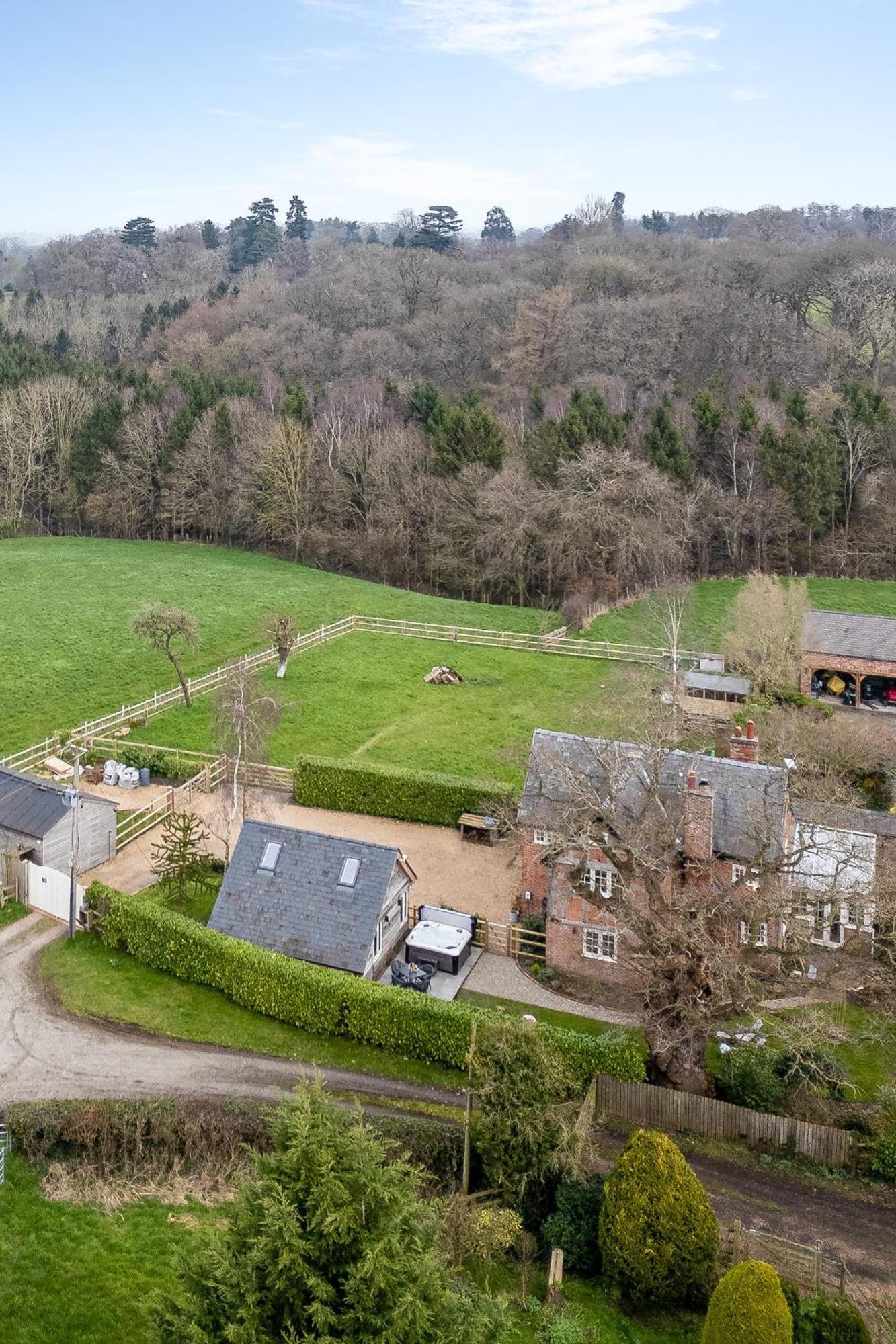 Oak Tree Hideaway Villa Whitchurch  Bagian luar foto