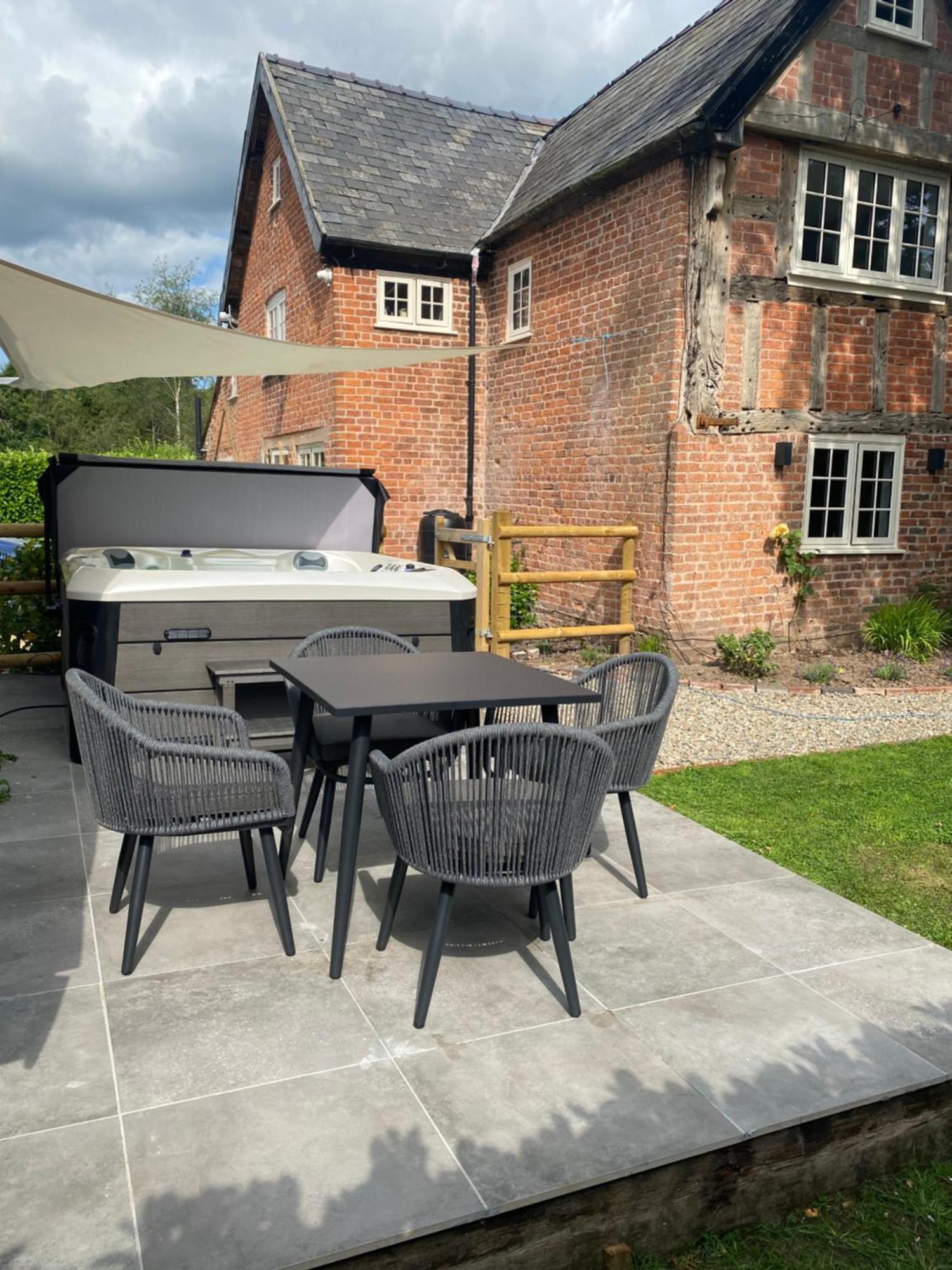 Oak Tree Hideaway Villa Whitchurch  Bagian luar foto