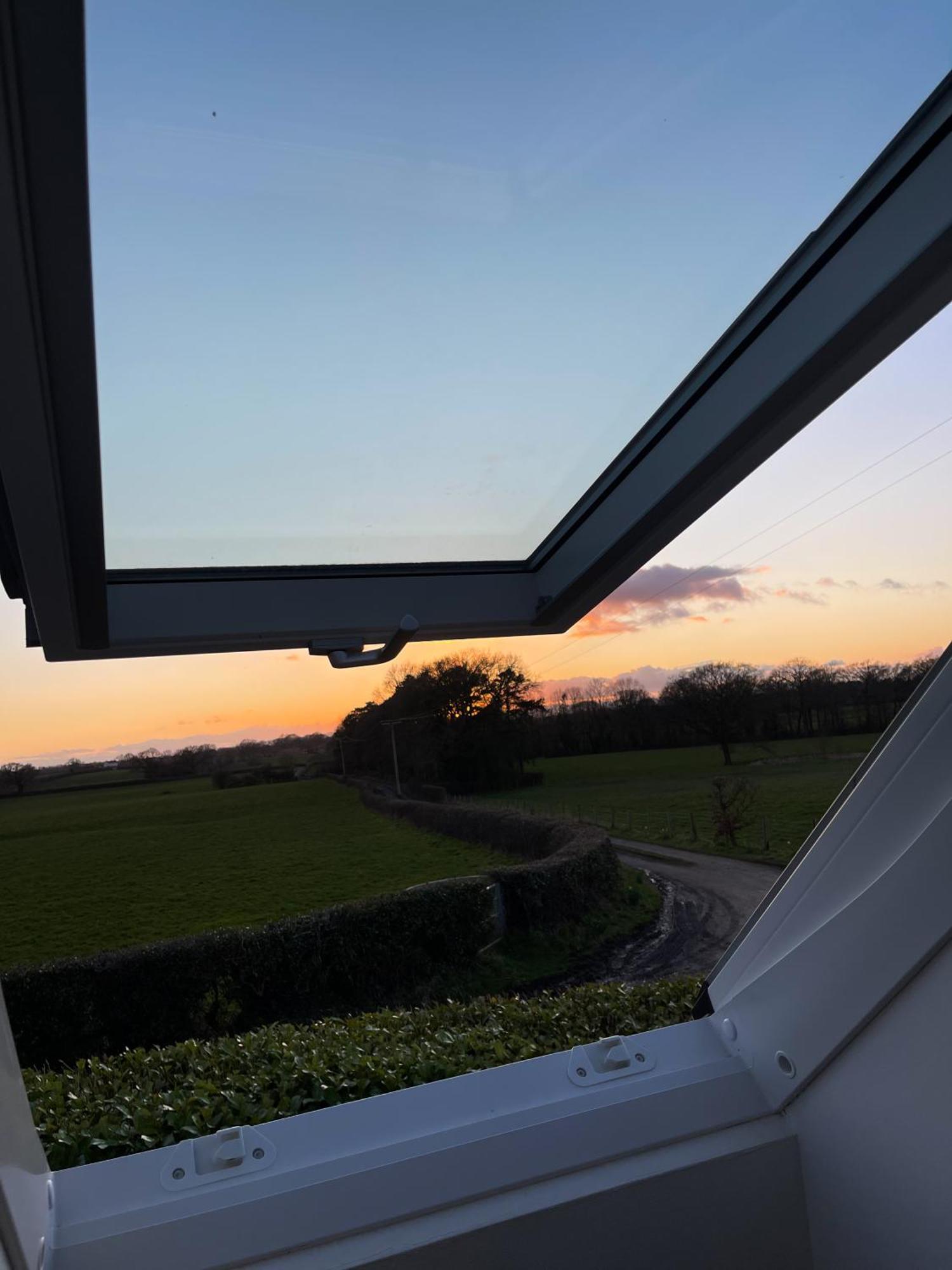 Oak Tree Hideaway Villa Whitchurch  Bagian luar foto