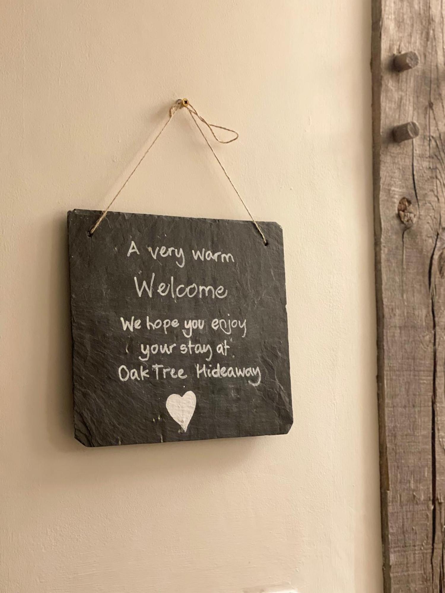 Oak Tree Hideaway Villa Whitchurch  Bagian luar foto